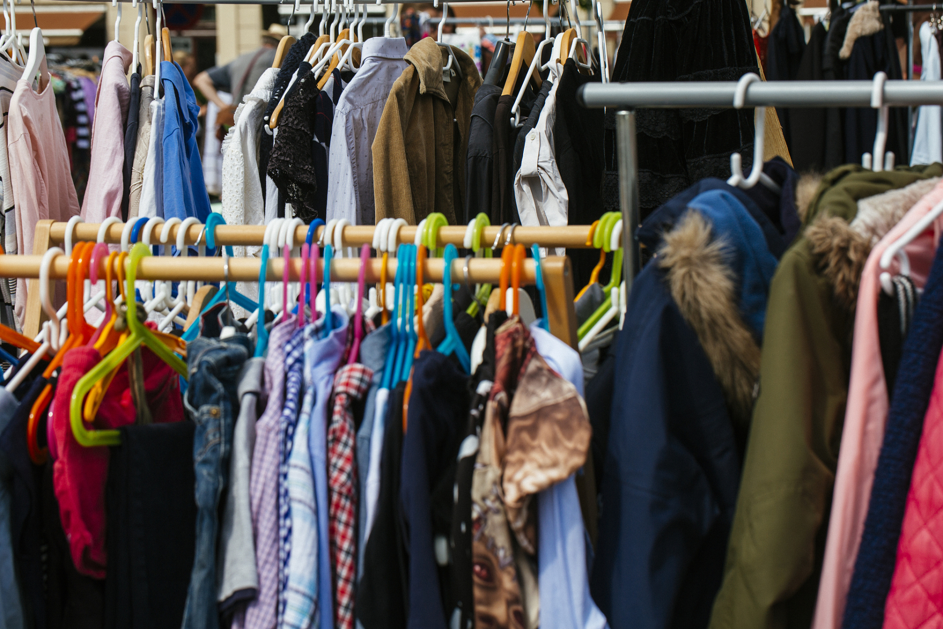 تطوير وتطبيق تكنولوجيا التركيب الافتراضية: مسار الابتكار من ثنائي الأبعاد إلى ثلاثي الأبعاد