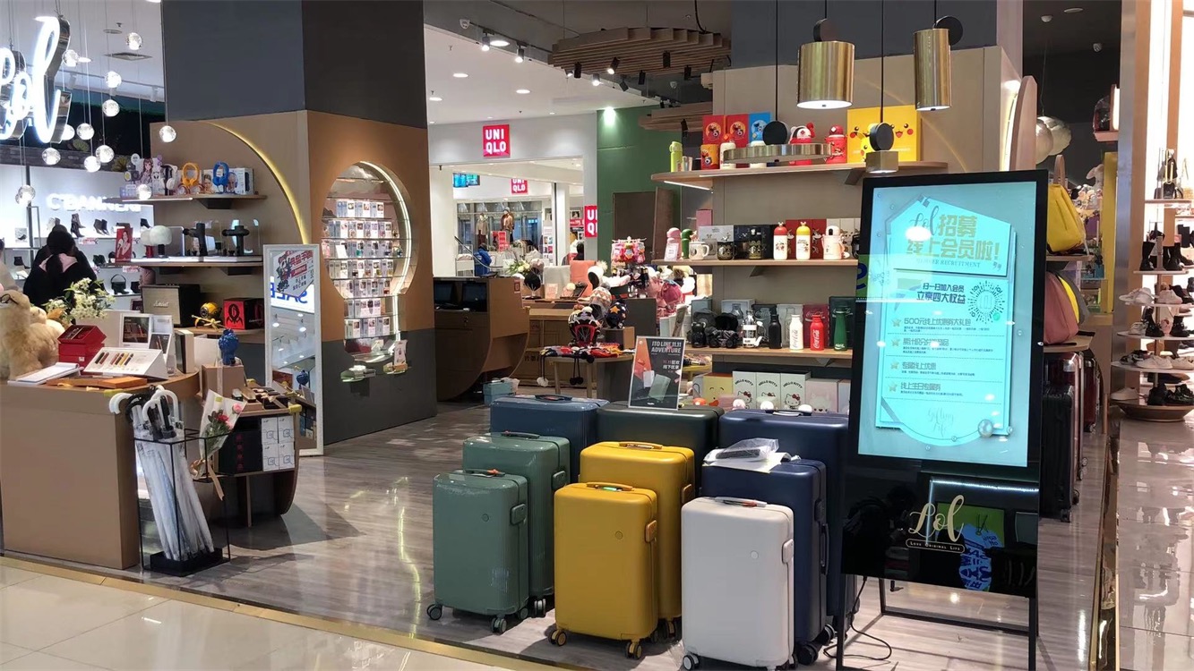 لماذا تقوم اللوحات الإعلانية الرقمية المحمولة في الهواء الطلق بإحداث ثورة في الإعلانات الحديثة: دليل كامل للمزايا والتطبيقات